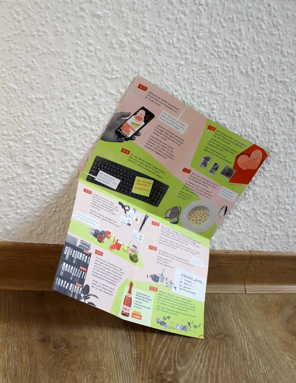 Aufgefalteter Rätselbogen. Ein DIN-A4 Blatt mit Kreuzfalz.