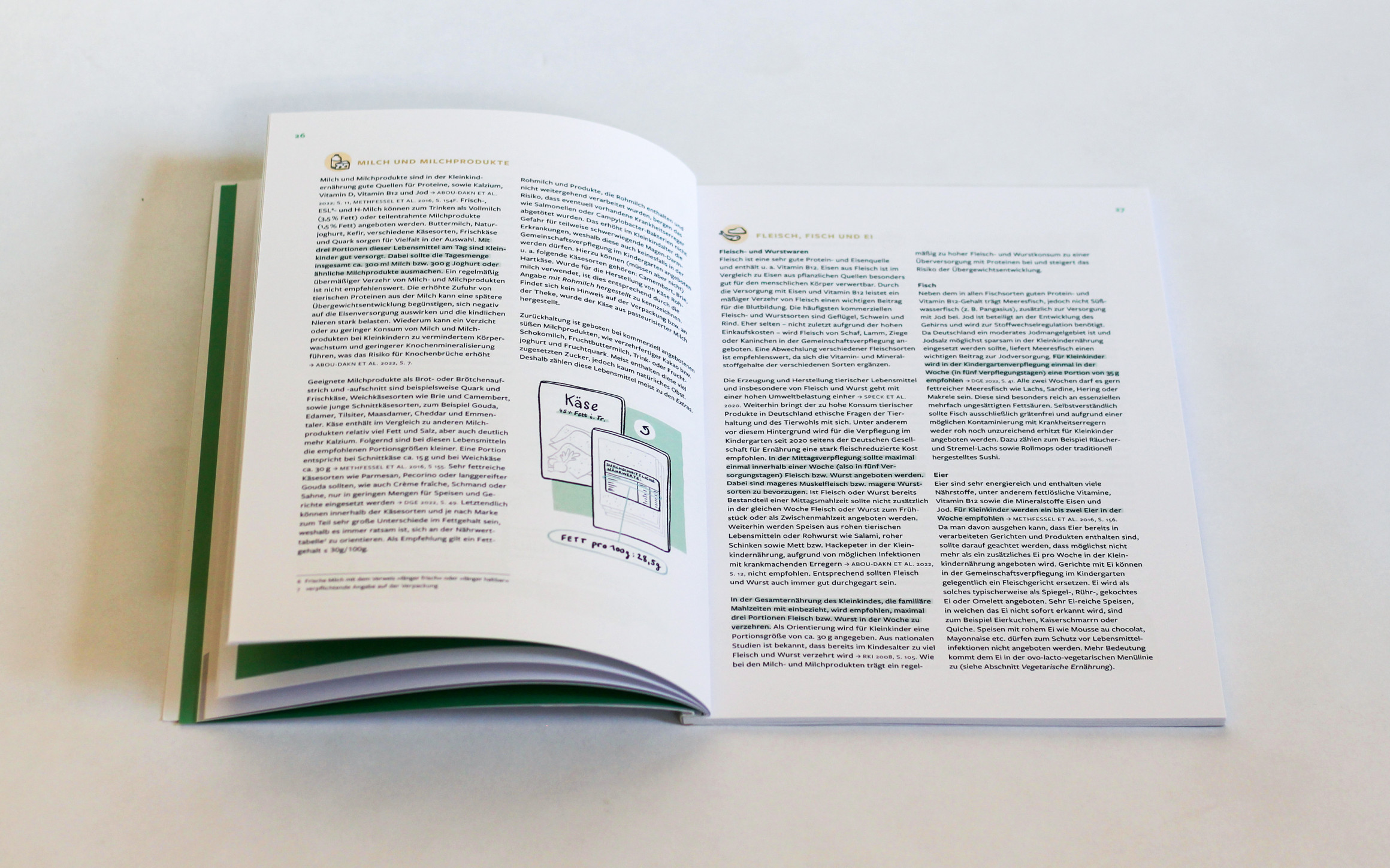 Aufgeschlagene Broschüre.